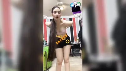 اندر ايدج جميلة تفرج حبيبها بزازها الصغيرين وكسها الوردي سكس نودز مصري