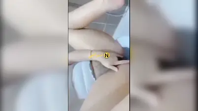 بنت علقة تضرب سبعة ونص في الحمام وتصور لحبيبها سكس نودز مصري