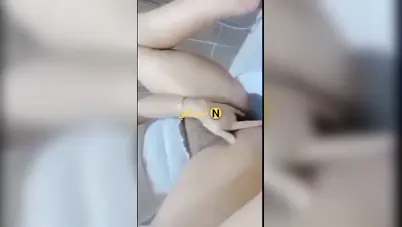 بنت علقة تضرب سبعة ونص في الحمام وتصور لحبيبها سكس نودز مصري