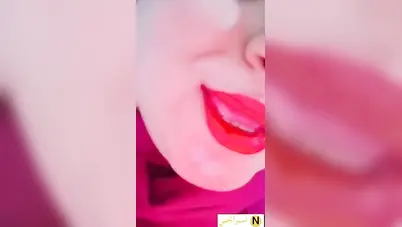 شرموطة محجبة خبرة تلعب في بزازها الفاجرة وتتشرمط سكس نودز مصري