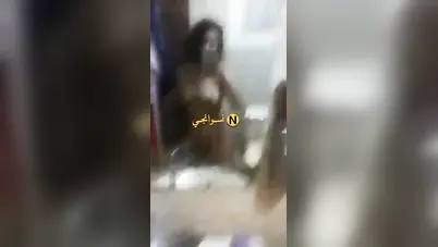 لبوة هايجة اوي تلعب في كسها قدام المرايا سكس نودز مصري