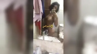 لبوة هايجة اوي تلعب في كسها قدام المرايا سكس نودز مصري