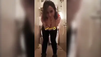 تقلع البنطلون وتعرض طيزها الكبيرة سكس نودز مصري