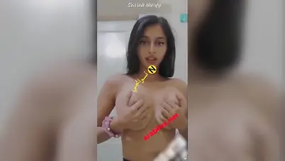 بنوتة كيوت اندر ايدج تصور لصاحبها في المدرسه جسمها الناعم سكس نودز مصري