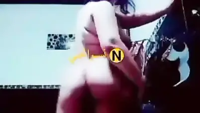 ميلف فاجرة بطيز كبيرة تقلع وتلعب في جسمها في الحمام سكس نودز مصري