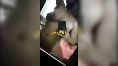 شرموطة صغيرة تتصور وحبيبها بيقفشلها ويلعبلها في كسها المبلول سكس مصري