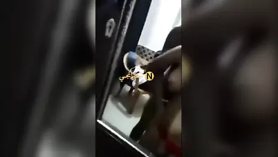 شرموطة صغيرة تتصور وحبيبها بيقفشلها ويلعبلها في كسها المبلول سكس مصري