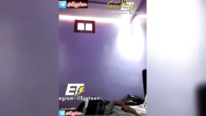 زانق اخته وهما لوحدهم في البيت بوس وتقفيش وعايز ينيكها سكس مصري