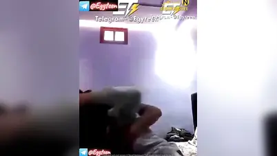 زانق اخته وهما لوحدهم في البيت بوس وتقفيش وعايز ينيكها سكس مصري