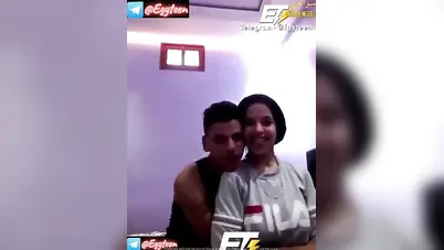 زانق اخته وهما لوحدهم في البيت بوس وتقفيش وعايز ينيكها سكس مصري