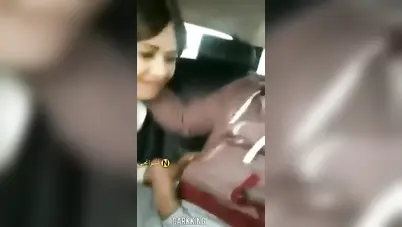 شاب غني مع الخدامة في العربية تمصله زبه سكس مصري