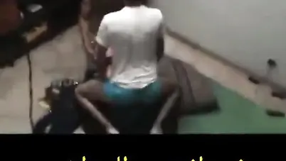 اتنين صحاب جايبين شرموطة بالاجرة ينيكوها سكس مصري