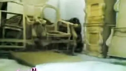 نجار مصري ينيك بنت صغيرة في الورشة سكس مصري