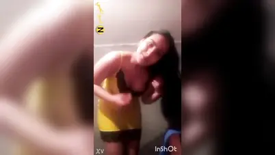 اندر ايدج جسمها نار تعرض بزازها الملبن سكس نودز مصري