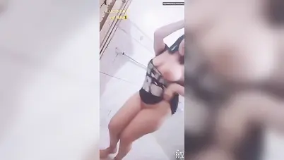 بنت كيرفي نار تدلع وتعرض جسمها الفاجر سكس نودز مصري