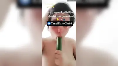 بنت هايجة تمص الخيارة كأنها بتمص الزب سكس نودز مصري