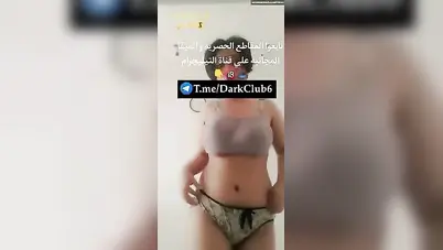 بنت هايجة تمص الخيارة كأنها بتمص الزب سكس نودز مصري