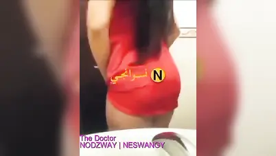 مزة نار تقلع اللانجري الاحمر وتفرج حبيبها على طيزها الكبيرة سكس نودز مصري