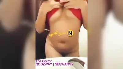 مزة نار تقلع اللانجري الاحمر وتفرج حبيبها على طيزها الكبيرة سكس نودز مصري