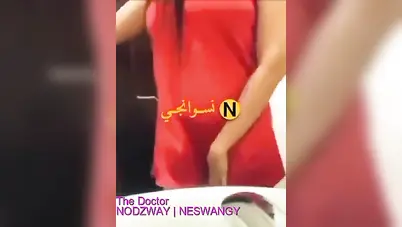 مزة نار تقلع اللانجري الاحمر وتفرج حبيبها على طيزها الكبيرة سكس نودز مصري