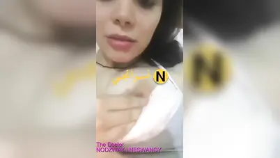 شرموطة هاي كلاس هايجة وعايزة تتناك تلعب في بزازها سكس نودز مصري