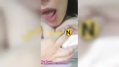شرموطة هاي كلاس هايجة وعايزة تتناك تلعب في بزازها سكس نودز مصري