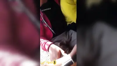 شلة شباب زانقين شرموطة في التوكتوك وعايزين ينيكوها سكس مصري