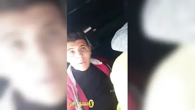 شلة شباب زانقين شرموطة في التوكتوك وعايزين ينيكوها سكس مصري