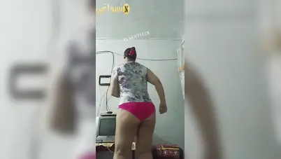 نودز فلاحة مصرية ترقص بالاندر على اغاني شعبي سكس نودز مصري