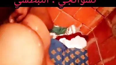 يزنق خطيبته في شقة مهجورة وينيكها في طيزها سكس مصري