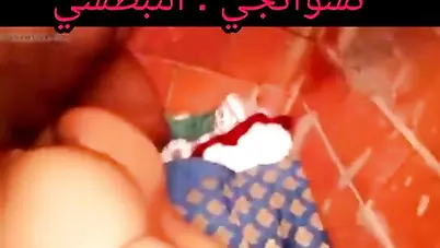يزنق خطيبته في شقة مهجورة وينيكها في طيزها سكس مصري