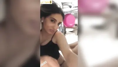بنت مع صاحبها الهايج يلحسلها ويقفش بزازها ويفشخها نيك سكس مصري