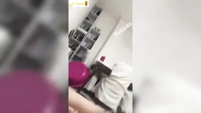 بنت مع صاحبها الهايج يلحسلها ويقفش بزازها ويفشخها نيك سكس مصري