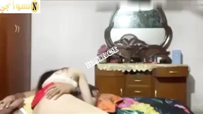 شاب هايج يزنق اخته في البيت وينيكها سكس مصري محارم