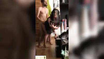 زانق حبيبته يفشخها نيك على الواقف وهي مش قادرة سكس مصري