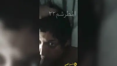 يخنقها جامد بزبه الكبير لحد ما ينزل كل لبنه في بوقها سكس مصري