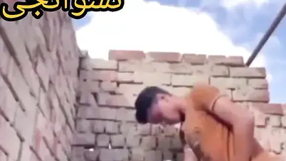 شاب فاجر واخد حبيبته وينيكها على السطح سكس مصري