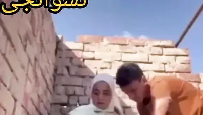 شاب فاجر واخد حبيبته وينيكها على السطح سكس مصري