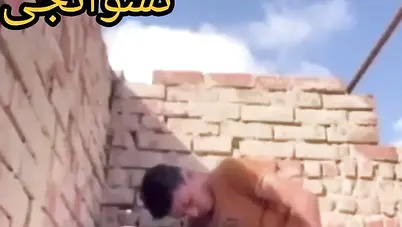 شاب فاجر واخد حبيبته وينيكها على السطح سكس مصري