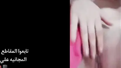 اندر ايدج تدلع وتتلبون على سريرها وتعرض لصاحبها سكس نودز مصري