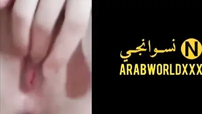 اندر ايدج تدلع وتتلبون على سريرها وتعرض لصاحبها سكس نودز مصري