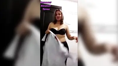 مزة شقرا تعرض جسمها الجميل وتروح لحبيبها الشقة تمص زبه سكس نودز مصري