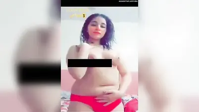 بنوتة كيرفي نار تصور وهي بتقلع وتستحما وتلعب في جسمها سكس نودز مصري