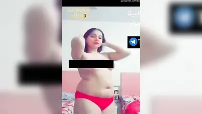 بنوتة كيرفي نار تصور وهي بتقلع وتستحما وتلعب في جسمها سكس نودز مصري