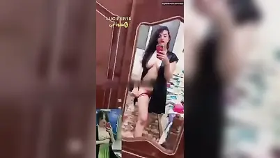 مزة علقة تدلع وتعرض لحبيبها قميص النوم الجديد سكس نودز مصري