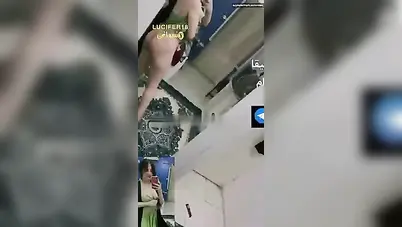 مزة علقة تدلع وتعرض لحبيبها قميص النوم الجديد سكس نودز مصري