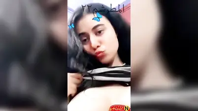 اندر ايدج تدلع وتعرض بزازها الملبن لحبيبها سكس نودز مصري