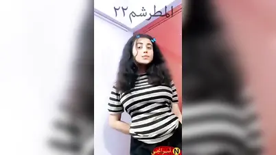 اندر ايدج تدلع وتعرض بزازها الملبن لحبيبها سكس نودز مصري