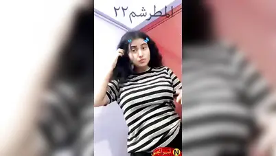 اندر ايدج تدلع وتعرض بزازها الملبن لحبيبها سكس نودز مصري