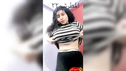 اندر ايدج تدلع وتعرض بزازها الملبن لحبيبها سكس نودز مصري